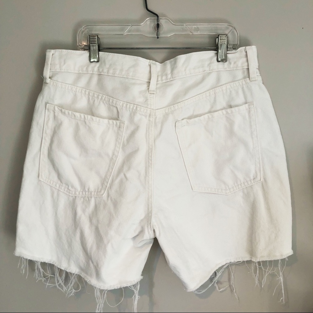 Old Navy Women’s Slouchy Straight Cut Off Denim Shorts in Calla Lily White, 8 - Picture 2 of 13